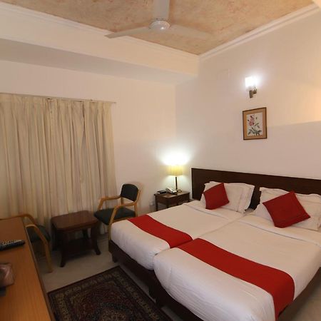 Hotel Palm Greens Νέο Δελχί Εξωτερικό φωτογραφία