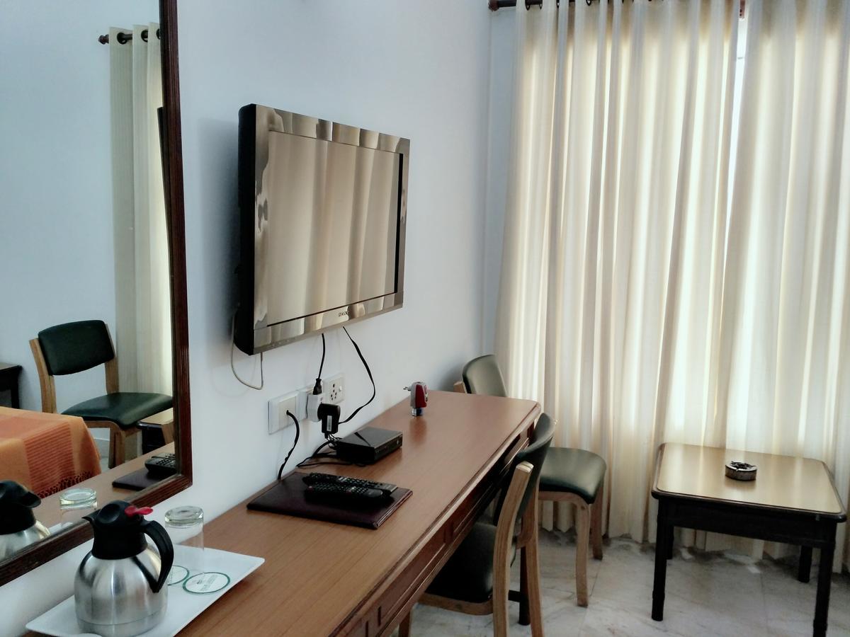 Hotel Palm Greens Νέο Δελχί Εξωτερικό φωτογραφία