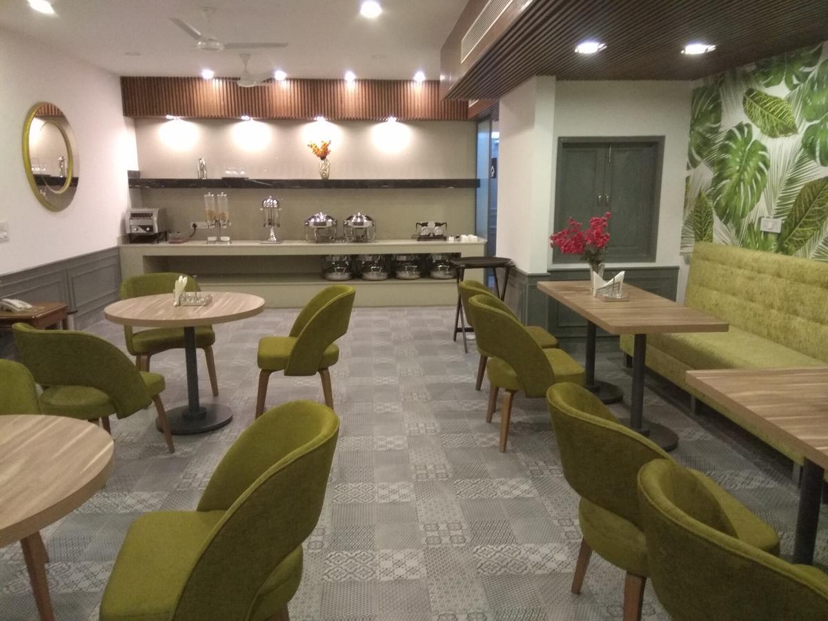 Hotel Palm Greens Νέο Δελχί Εξωτερικό φωτογραφία