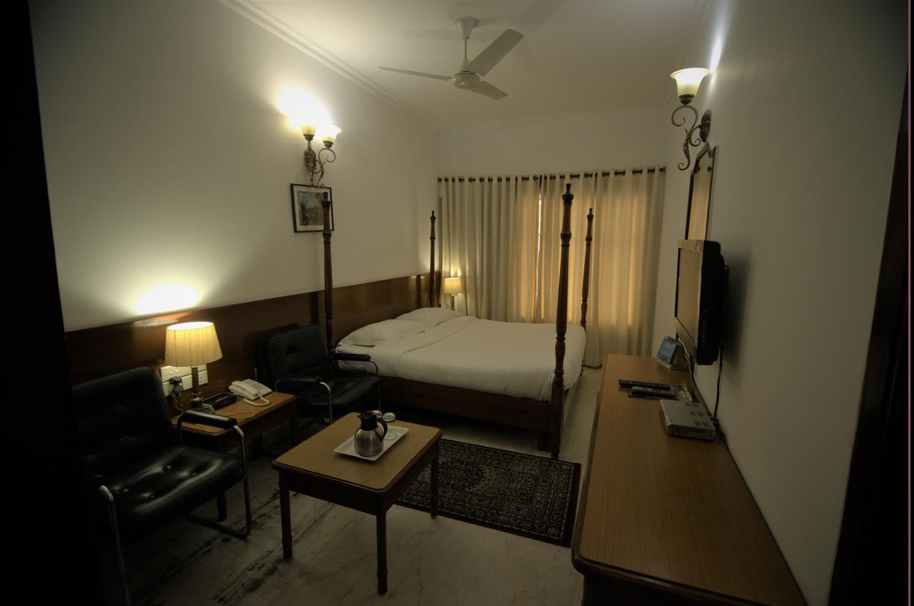 Hotel Palm Greens Νέο Δελχί Εξωτερικό φωτογραφία