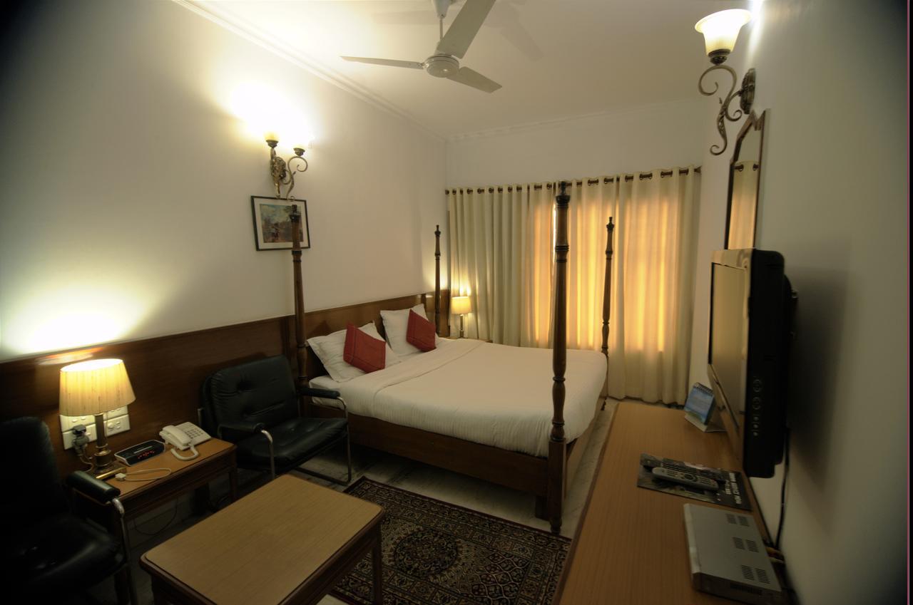 Hotel Palm Greens Νέο Δελχί Εξωτερικό φωτογραφία
