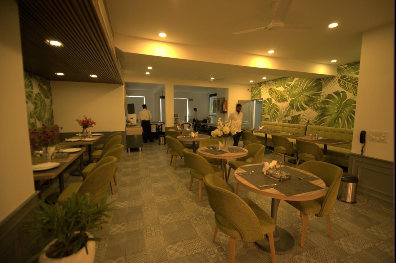 Hotel Palm Greens Νέο Δελχί Εξωτερικό φωτογραφία