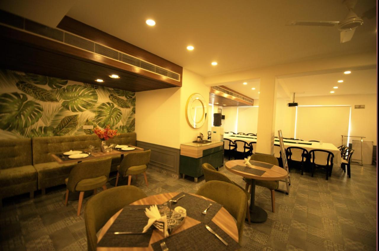 Hotel Palm Greens Νέο Δελχί Εξωτερικό φωτογραφία
