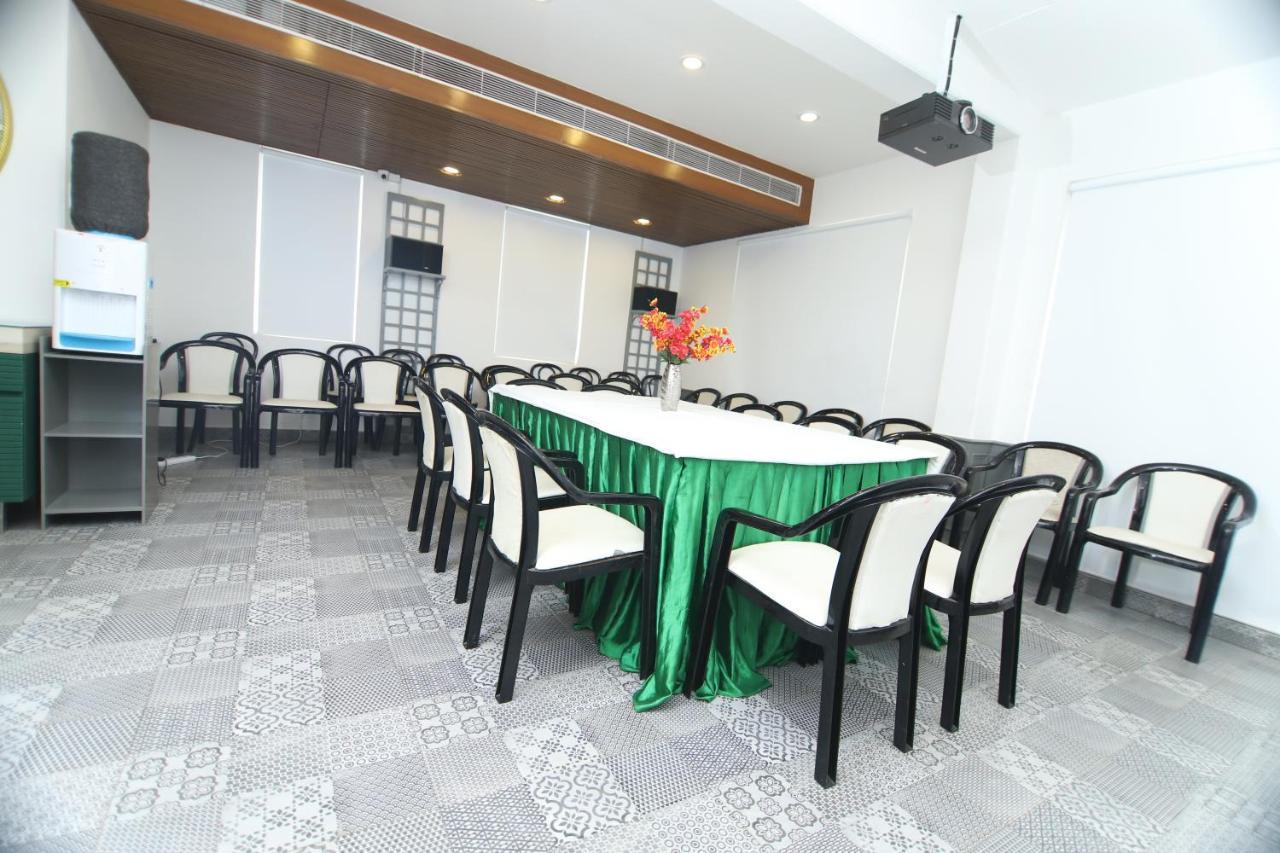 Hotel Palm Greens Νέο Δελχί Εξωτερικό φωτογραφία